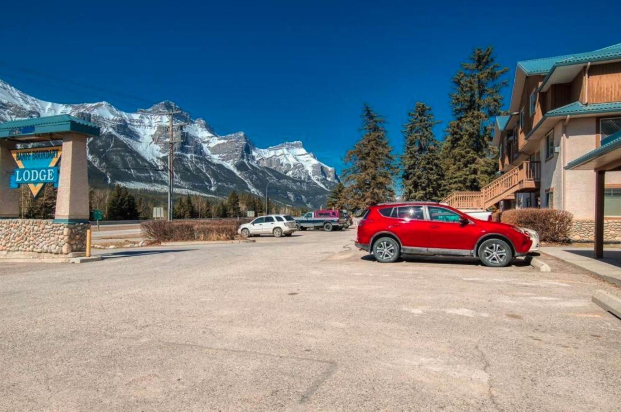 B212 Hot Tub, Ac X3, Parking, 2 Min To Banff Gate Apartman Canmore Kültér fotó