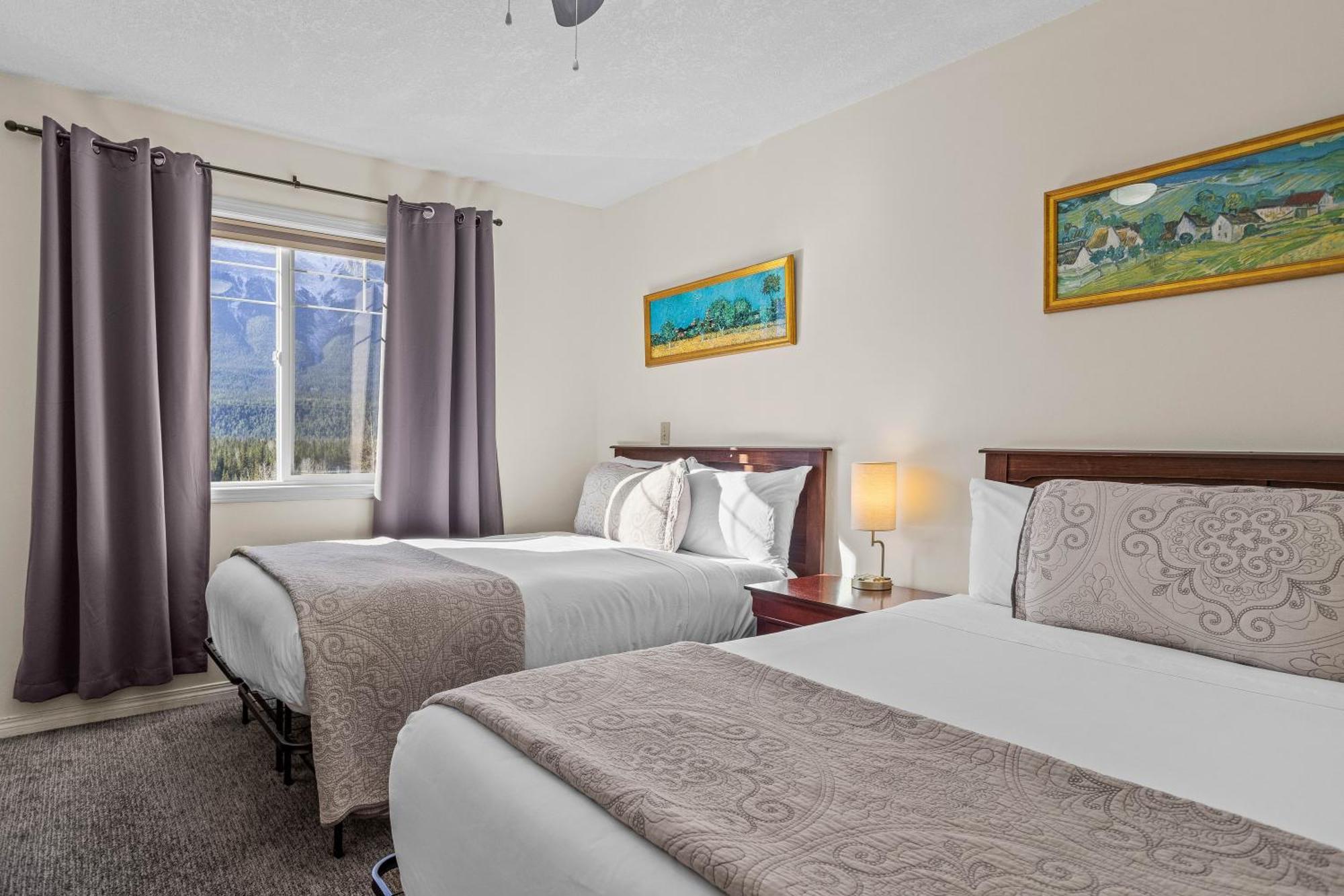 B212 Hot Tub, Ac X3, Parking, 2 Min To Banff Gate Apartman Canmore Kültér fotó