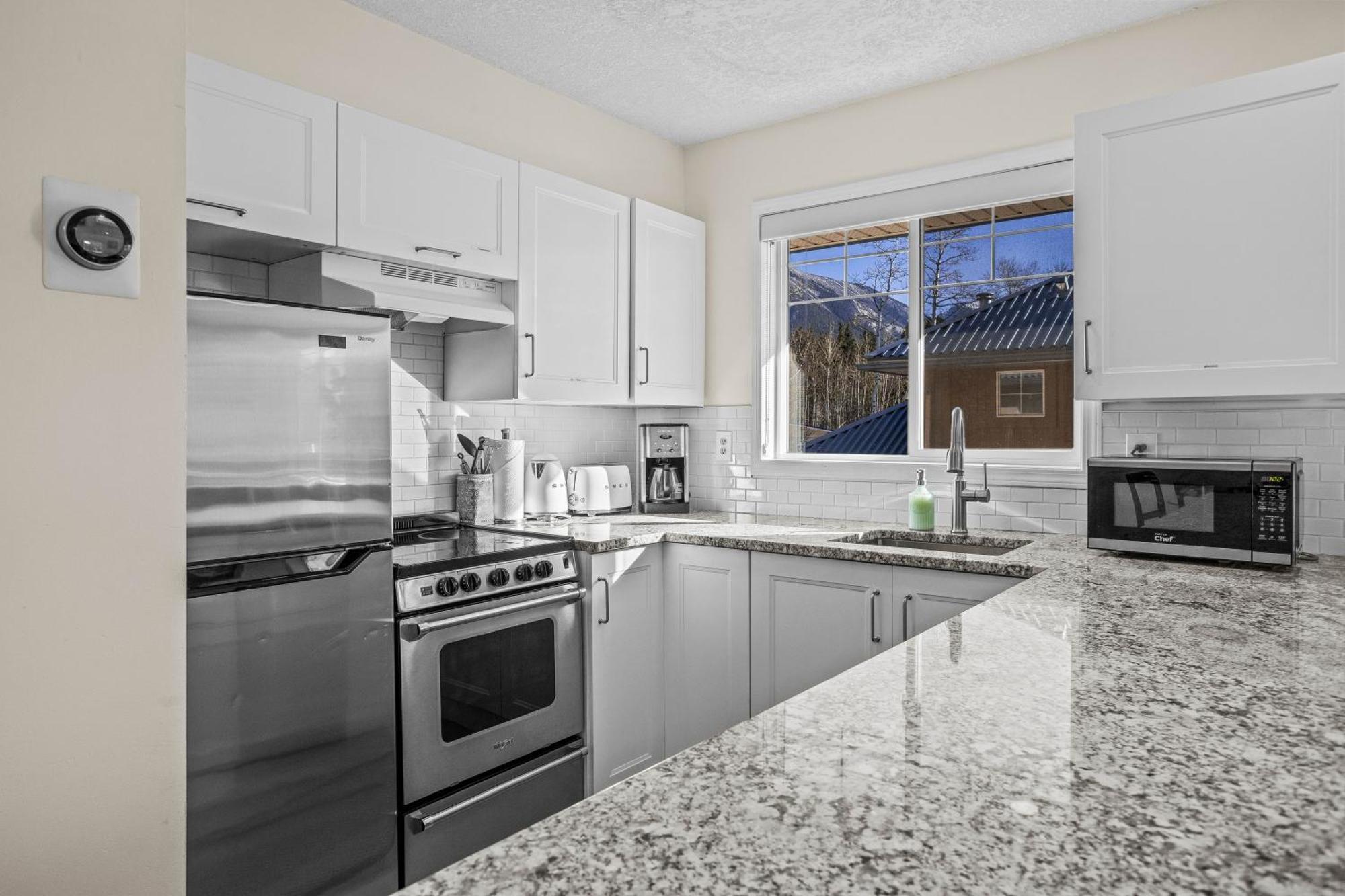B212 Hot Tub, Ac X3, Parking, 2 Min To Banff Gate Apartman Canmore Kültér fotó