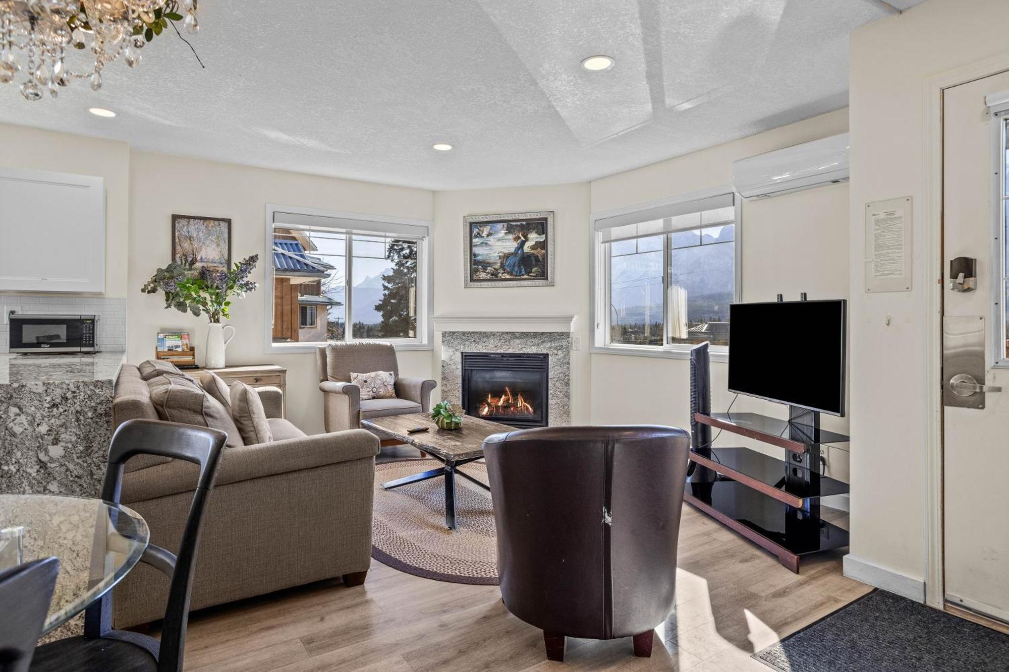 B212 Hot Tub, Ac X3, Parking, 2 Min To Banff Gate Apartman Canmore Kültér fotó